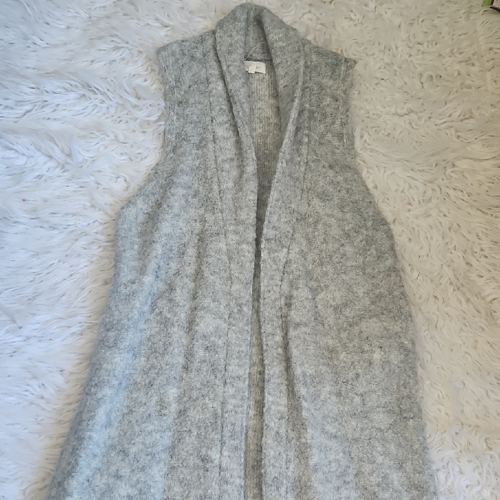 Gray Cardigan Sweater with Open Front Design